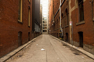 Dead end alley 