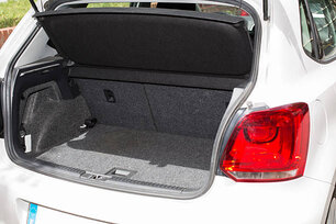 Trunk open and clean car to enter luggage